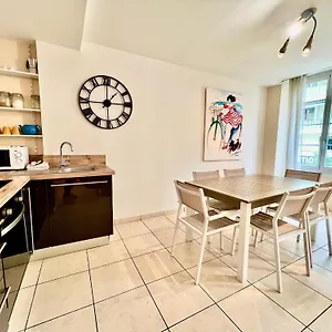 https://at-home-hotel-nice-apartments-grimaldi-promenade-des-anglais.fr-provencehotel.com